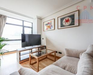 Living room of Flat to rent in  Madrid Capital  with Air Conditioner, Heating and Parquet flooring
