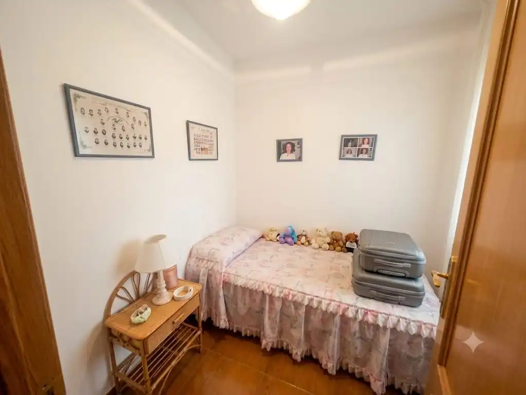 Dormitori de Casa o xalet en venda en Valdeobispo amb Aire condicionat