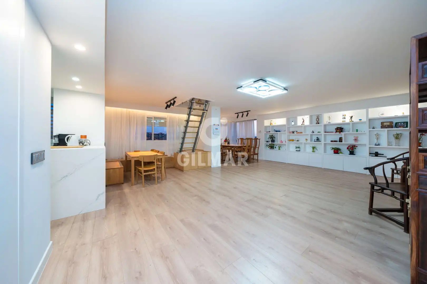 Dúplex en venta en Madrid con Calefacción, Jardín privado y Trastero