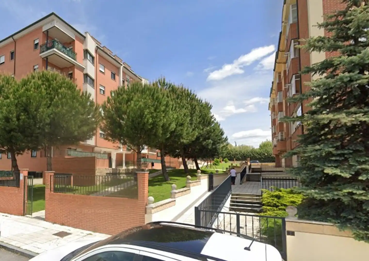 Vista exterior de Garatge en venda en Ávila