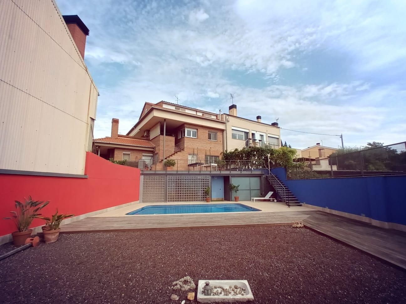 Piscina de Casa adosada en venda en Les Franqueses del Vallès amb Calefacció, Jardí privat i Terrassa