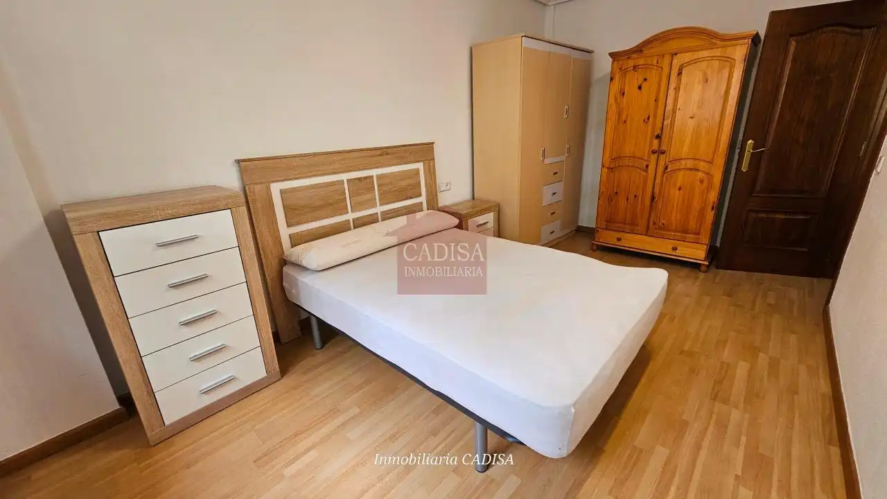 Habitación de Apartamento en venta en Salamanca con Calefacción, Piscina y Amueblado