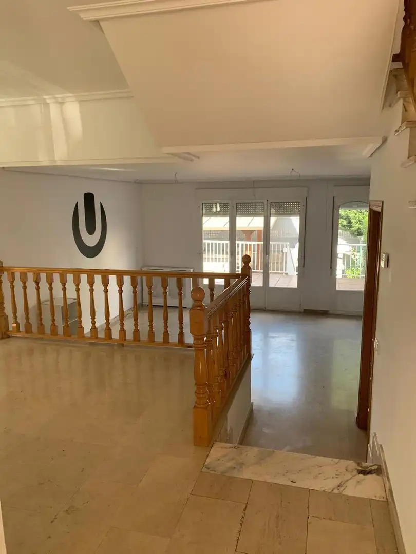 Casa adosada en venta en Ponferrada con Calefacción, Jardín privado y Terraza