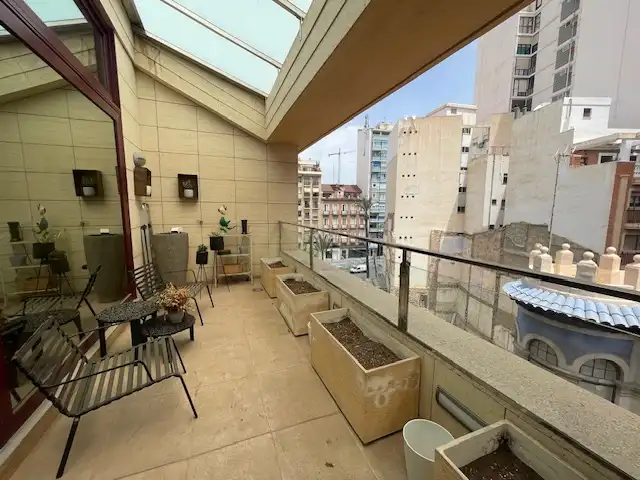 Maisonette zur Miete in Carrer Tomás López Torregrosa, Barrio del Centro