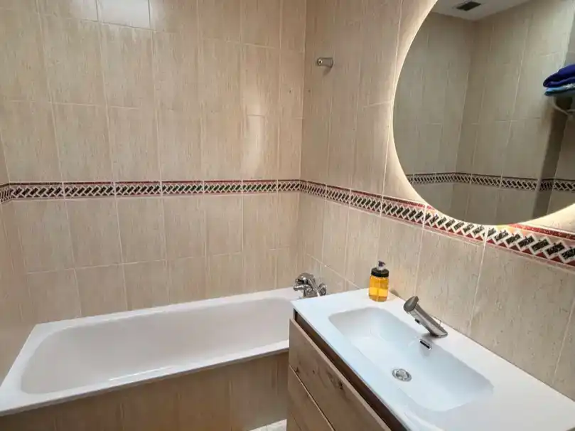 Bany de Dúplex per a compartir en Almería amb Aire condicionat, Moblat i Balcó