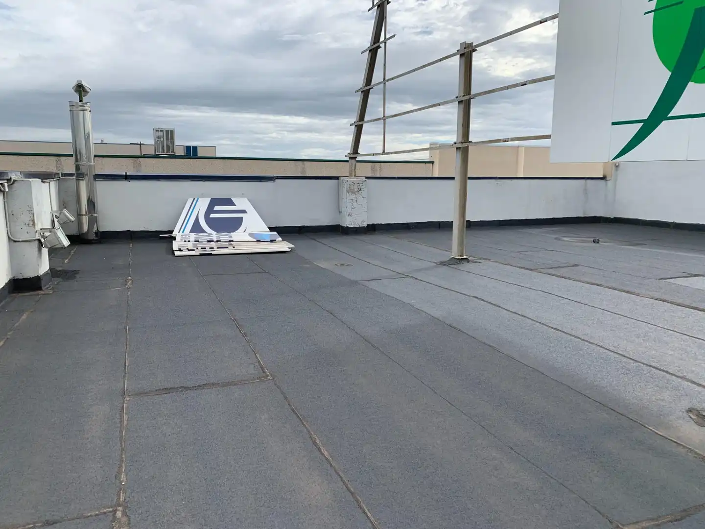 Vista exterior de Nave industrial de alquiler en Zaragoza con Calefacción