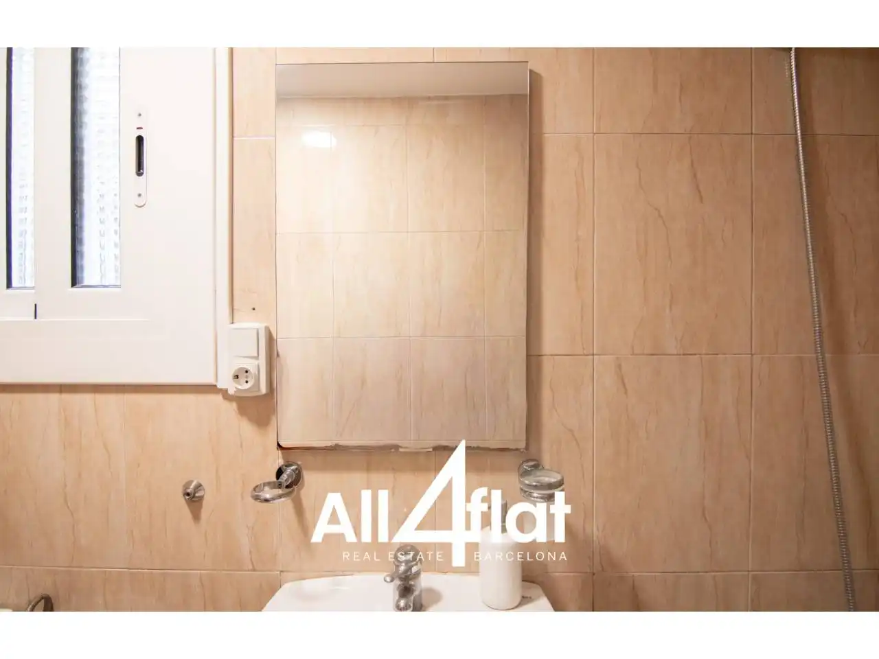 Bathroom of Flat for rent in Barcelona  with Air Conditioner, Heating and Furnished