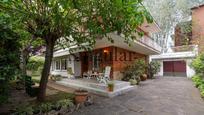 Vista exterior de Casa o xalet en venda en Castelldefels amb Jardí privat i Terrassa
