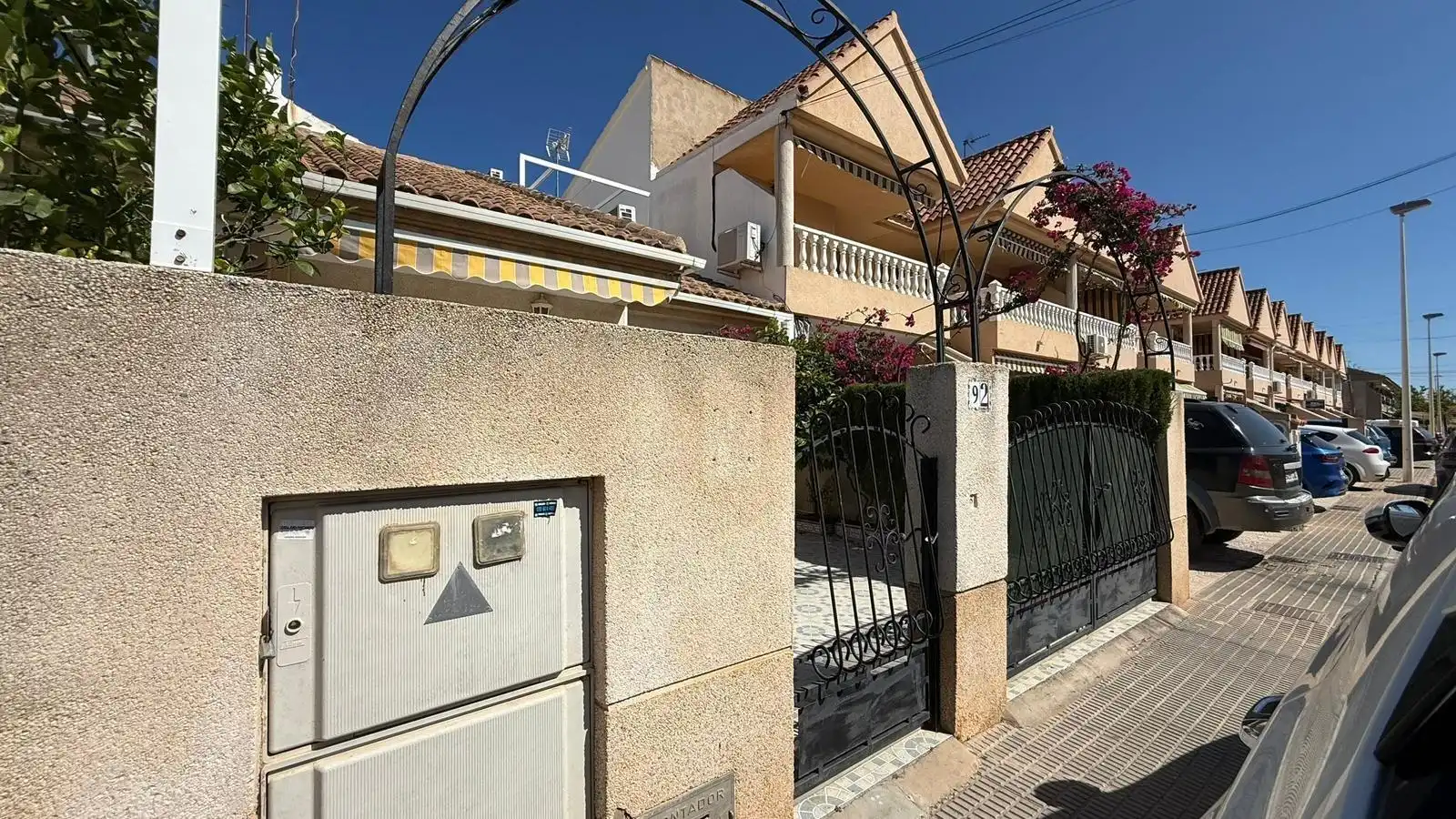 Vista exterior de Casa adosada en venda en San Pedro del Pinatar amb Aire condicionat, Terrassa i Traster