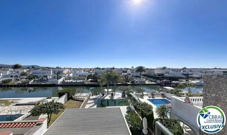 Exterior view of Houses for sale in Empuriabrava  with Heating, Terrace and Swimming Pool