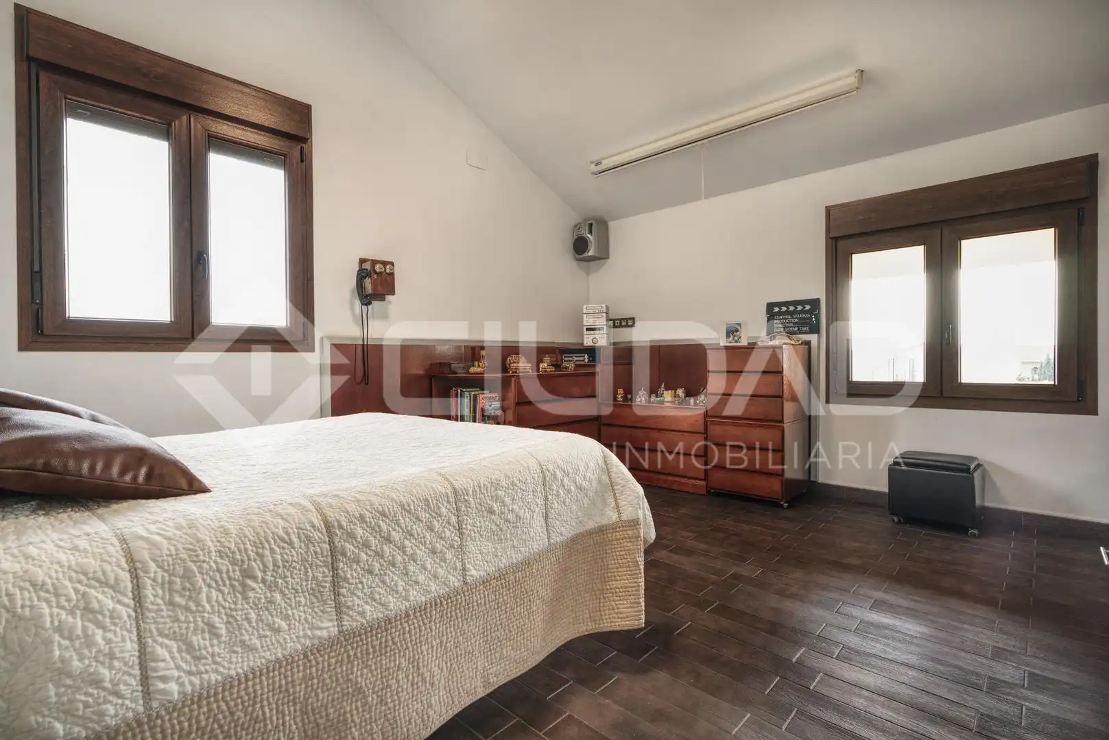 Dormitori de Casa o xalet en venda en Castilleja de la Cuesta amb Aire condicionat, Jardí privat i Terrassa