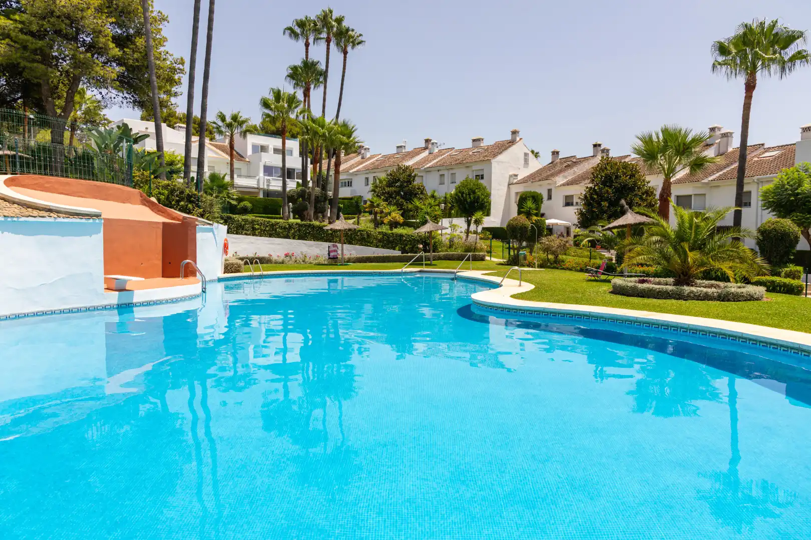 Swimming pool of Detached homes for rent in Estepona  with Air Conditioner, Private garden and Terrace