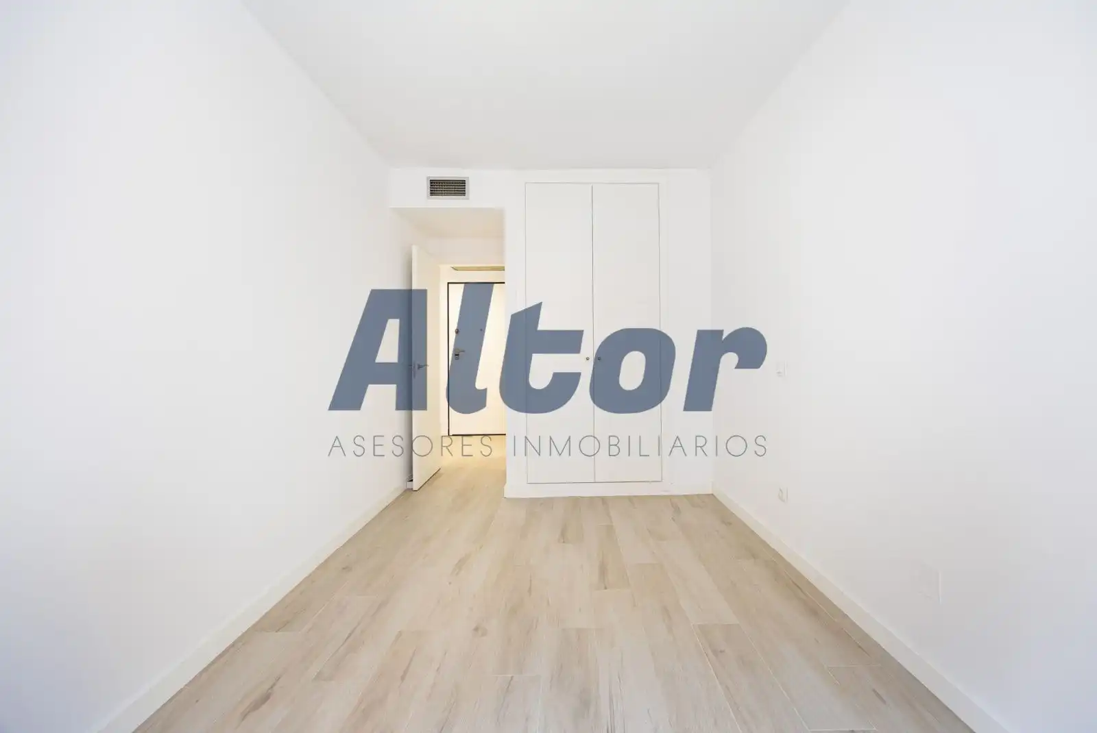 Bedroom of Flat for sale in Madrid  with Air Conditioner, Heating and Storage room