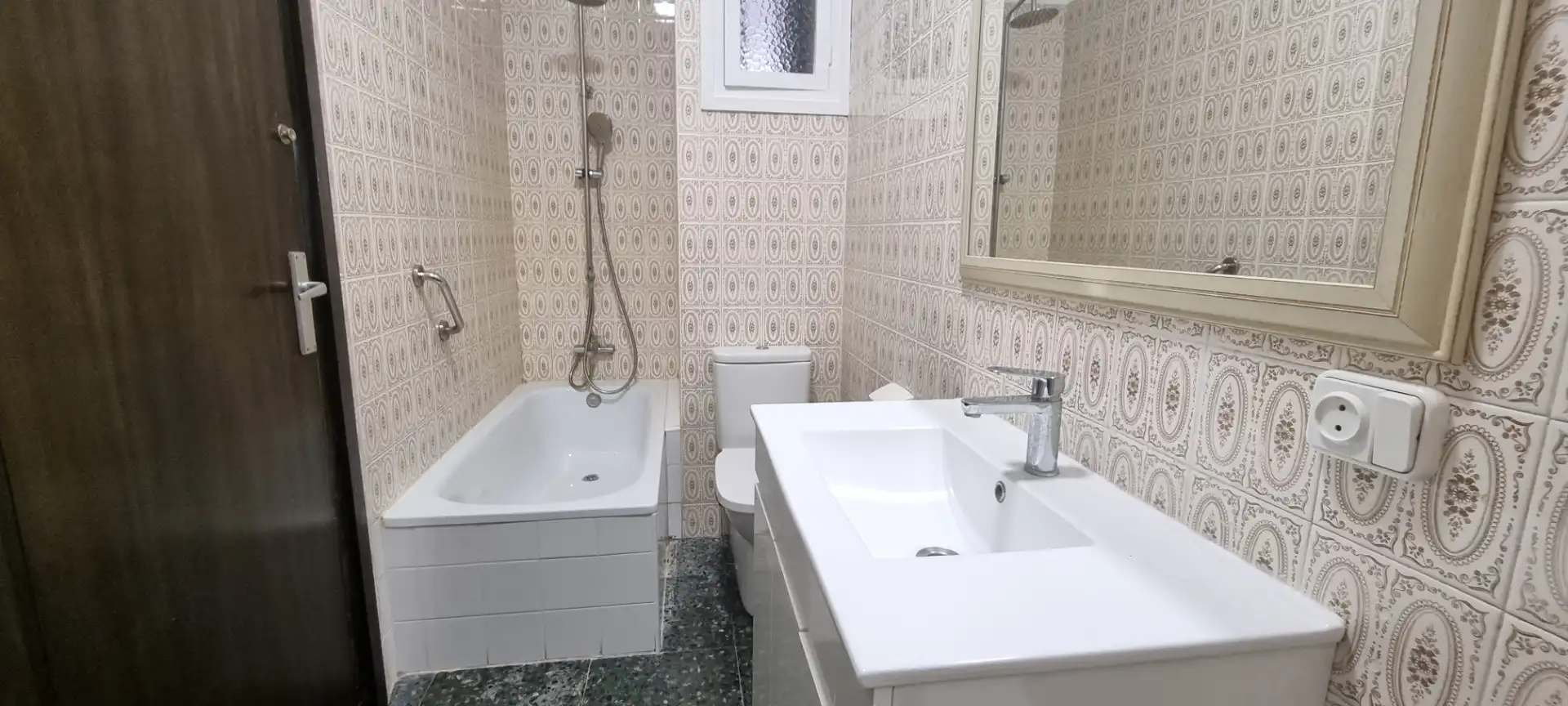 Badezimmer von Wohnung zum Verkauf in Badalona mit Heizung und Balkon
