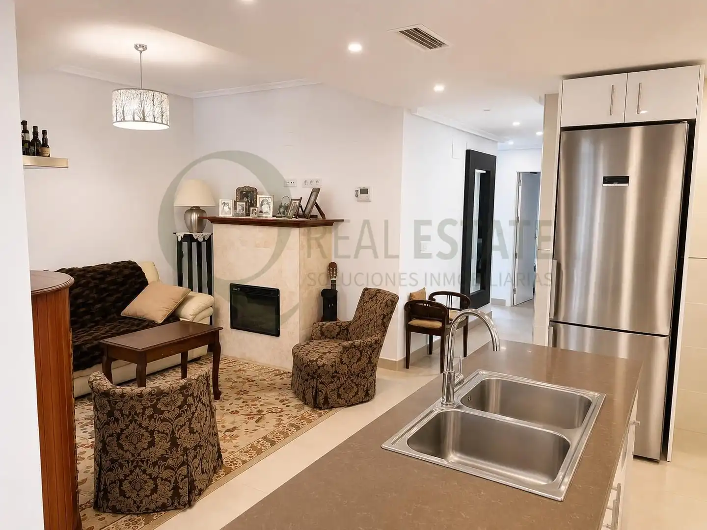 Sala d'estar de Casa adosada en venda en Alicante / Alacant amb Aire condicionat, Jardí privat i Terrassa