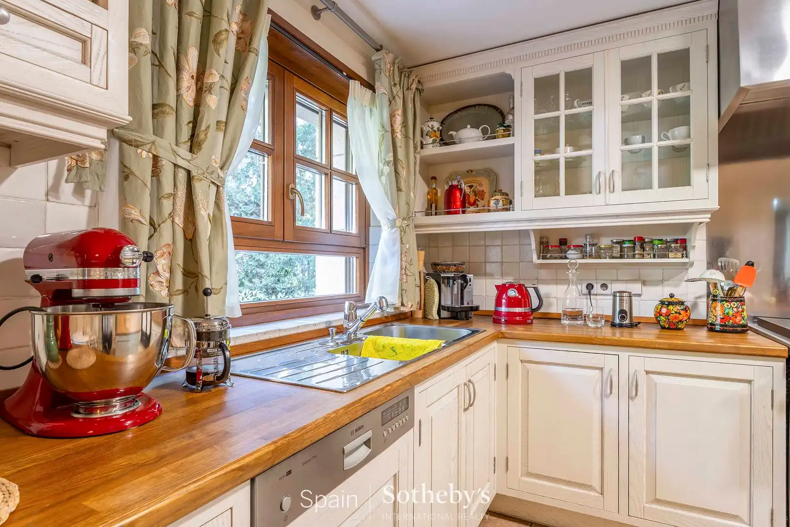 Cocina de Casa o chalet en venta en Madrid con Aire acondicionado, Calefacción y Jardín privado