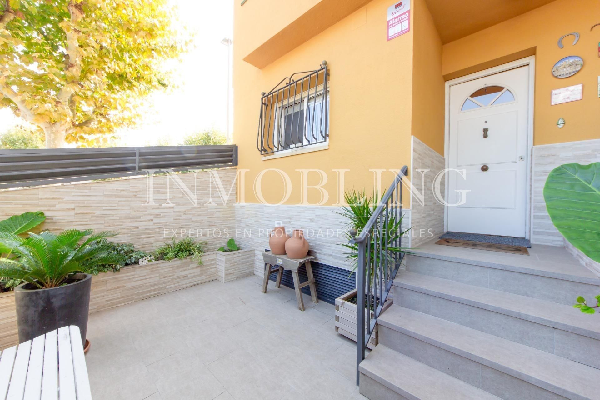 Vista exterior de Casa o xalet en venda en Premià de Mar amb Aire condicionat, Calefacció i Jardí privat