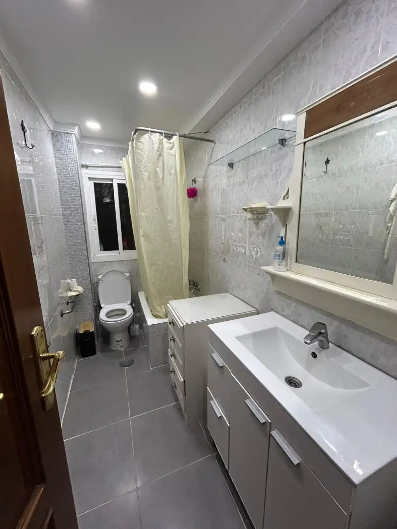 Baño de Piso de alquiler en Melilla con Amueblado, Horno y Lavadora