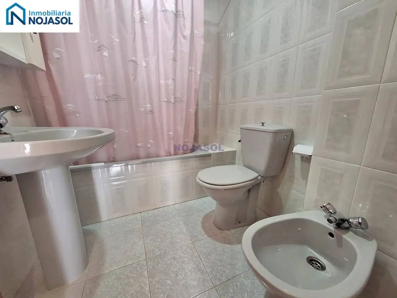 Baño de Piso de alquiler en Noja con Terraza y Amueblado