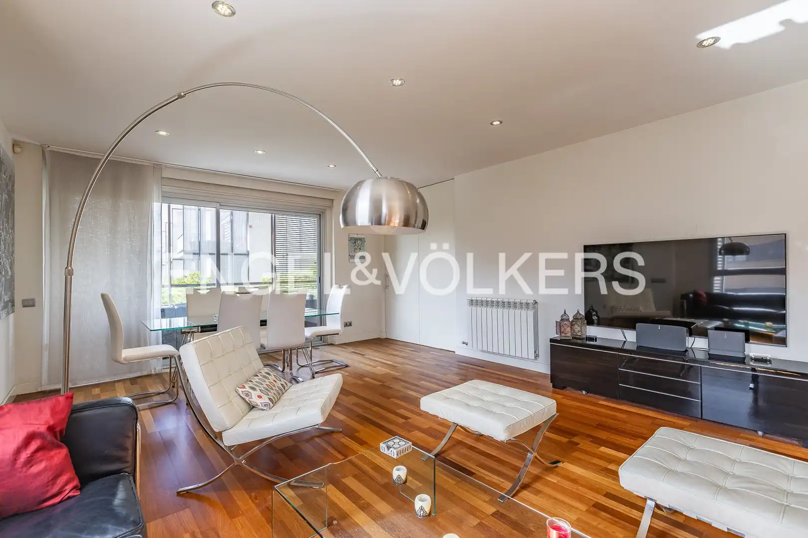 Sala d'estar de Pis en venda en Sant Cugat del Vallès amb Aire condicionat, Calefacció i Parquet
