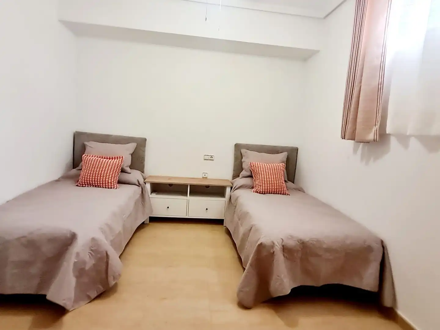 Schlafzimmer von Einfamilien-Reihenhaus zur Miete in Torrevieja mit Klimaanlage, Heizung und Privatgarten