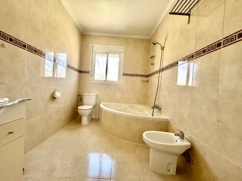 Bany de Casa o xalet en venda en Rojales amb Aire condicionat i Piscina