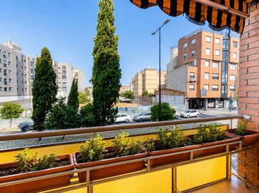 Pis amb balcó en venda a Camino DE RONDA
