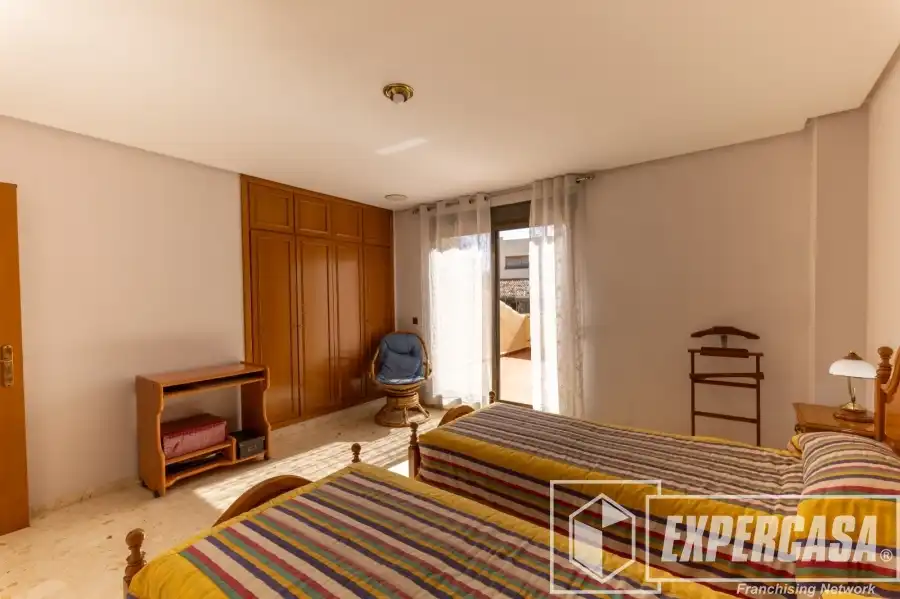Dormitori de Casa o xalet en venda en Alaquàs amb Aire condicionat, Terrassa i Piscina