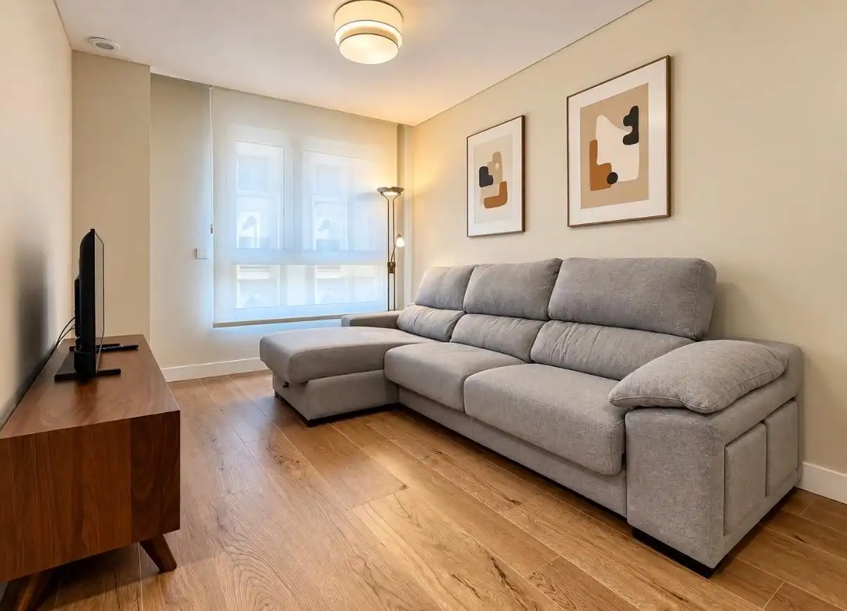 Wohnzimmer von Wohnungen zur Miete in  Pamplona / Iruña mit Klimaanlage, Heizung und Abstellraum