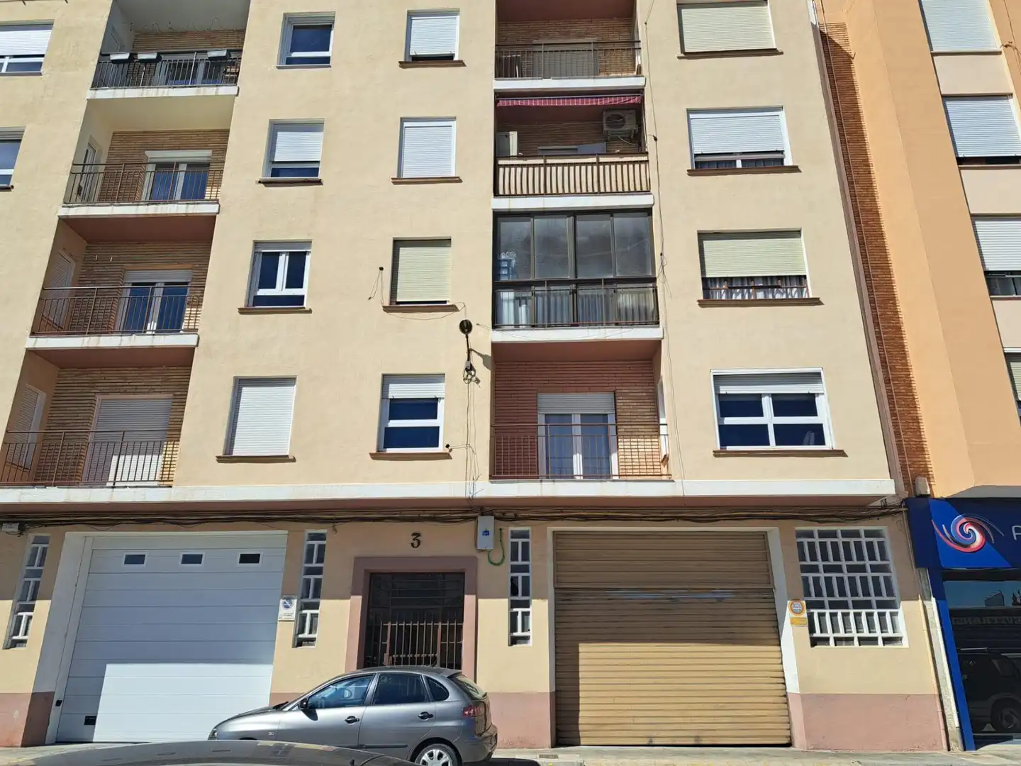 Exterior view of Flat for sale in Requena  with Heating, Parquet flooring and Terrace