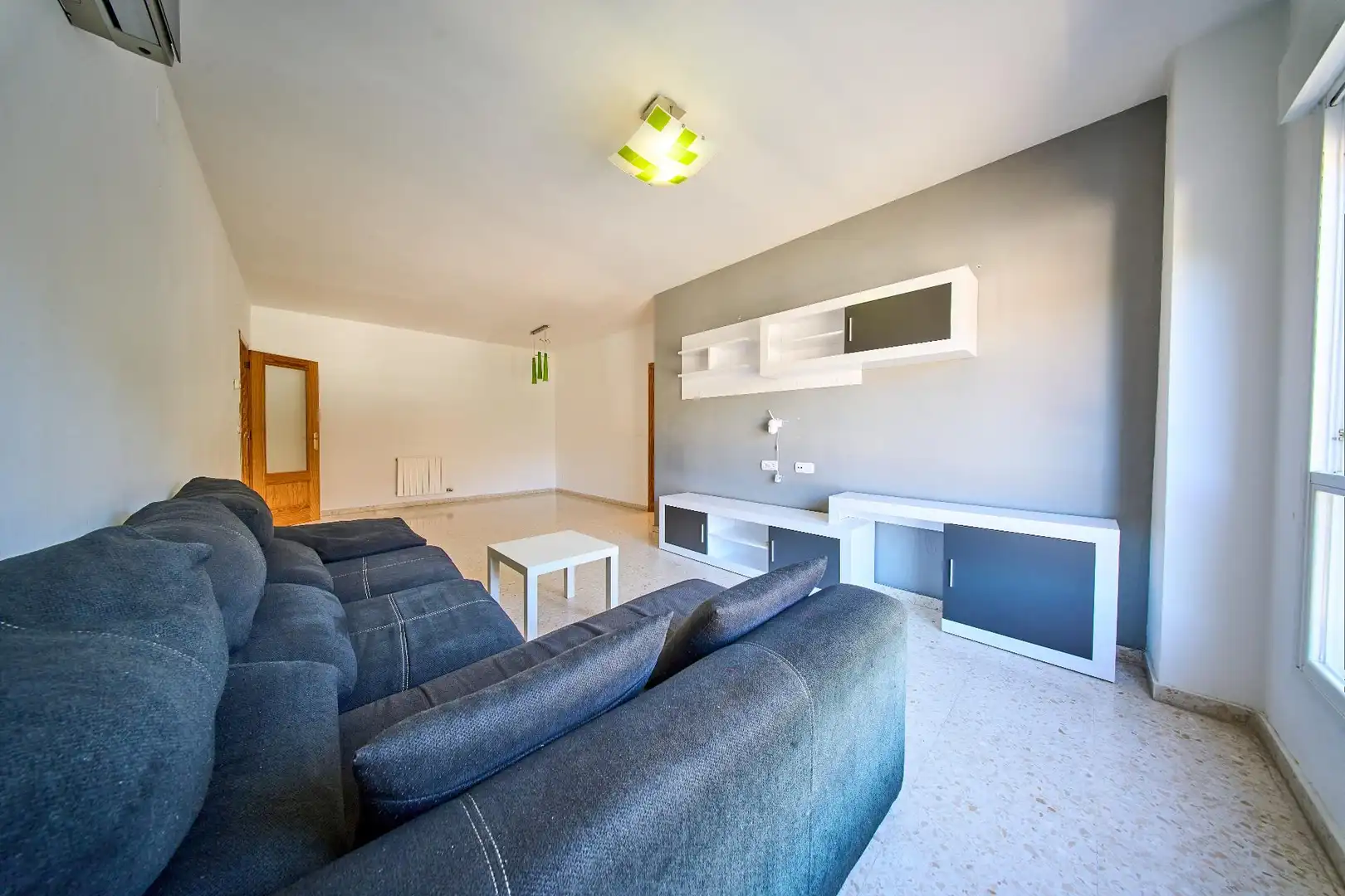 Sala de estar de Piso en venta en Granada con Aire acondicionado, Calefacción y Trastero