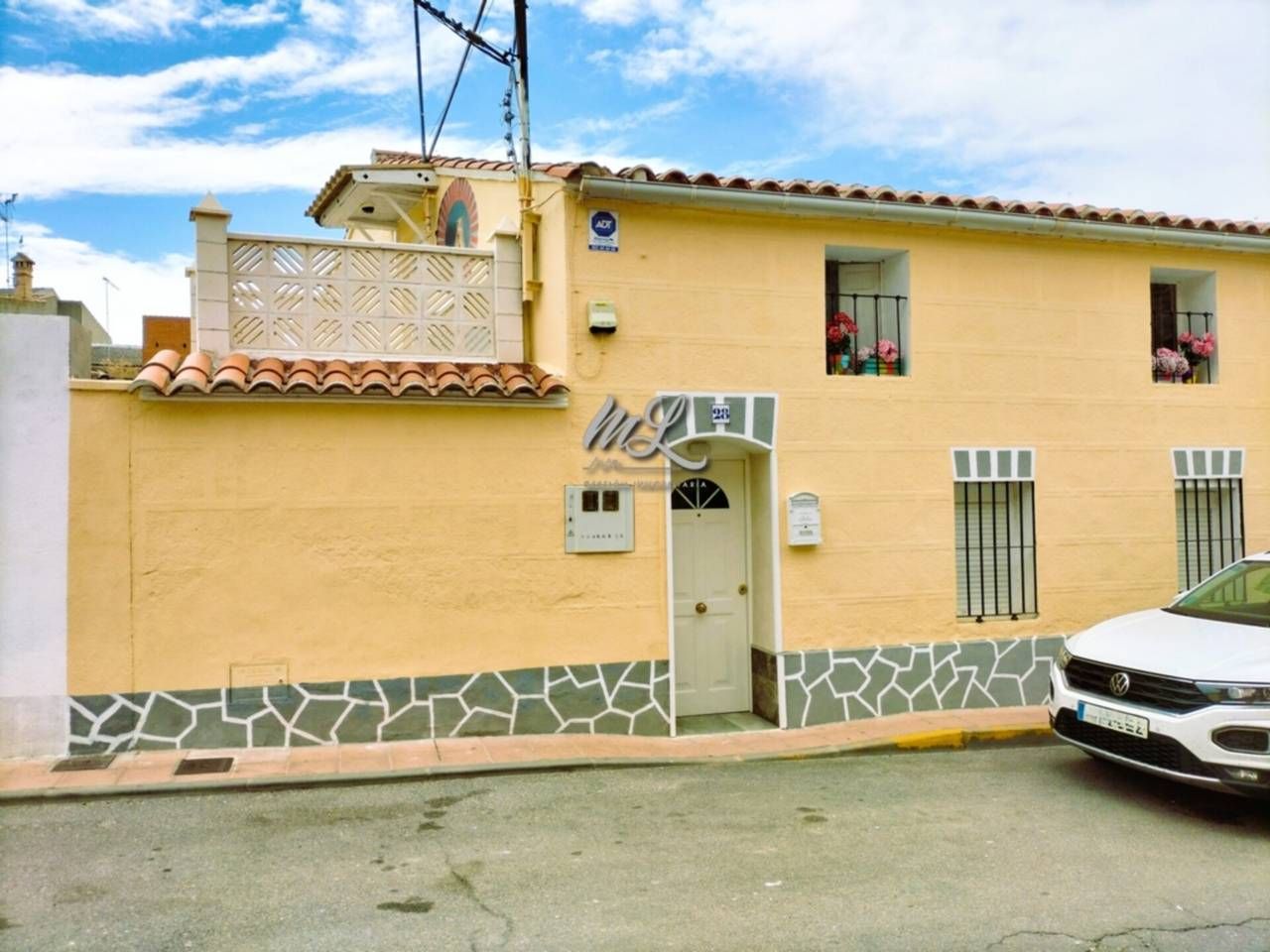 Vista exterior de Casa adosada en venda en Camarena amb Calefacció i Moblat