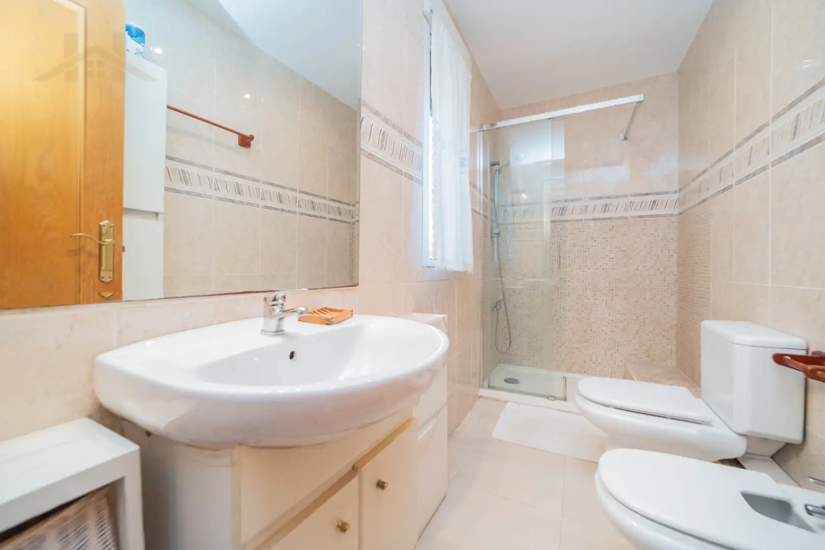 Badezimmer von Haus oder Chalet zum Verkauf in Torrelodones mit Klimaanlage, Heizung und Privatgarten