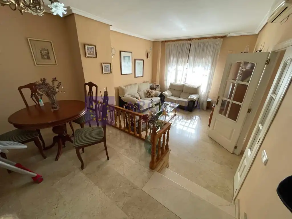 Einfamilien-Reihenhaus zum Verkauf in Calle La Habana, Nuevo Cáceres
