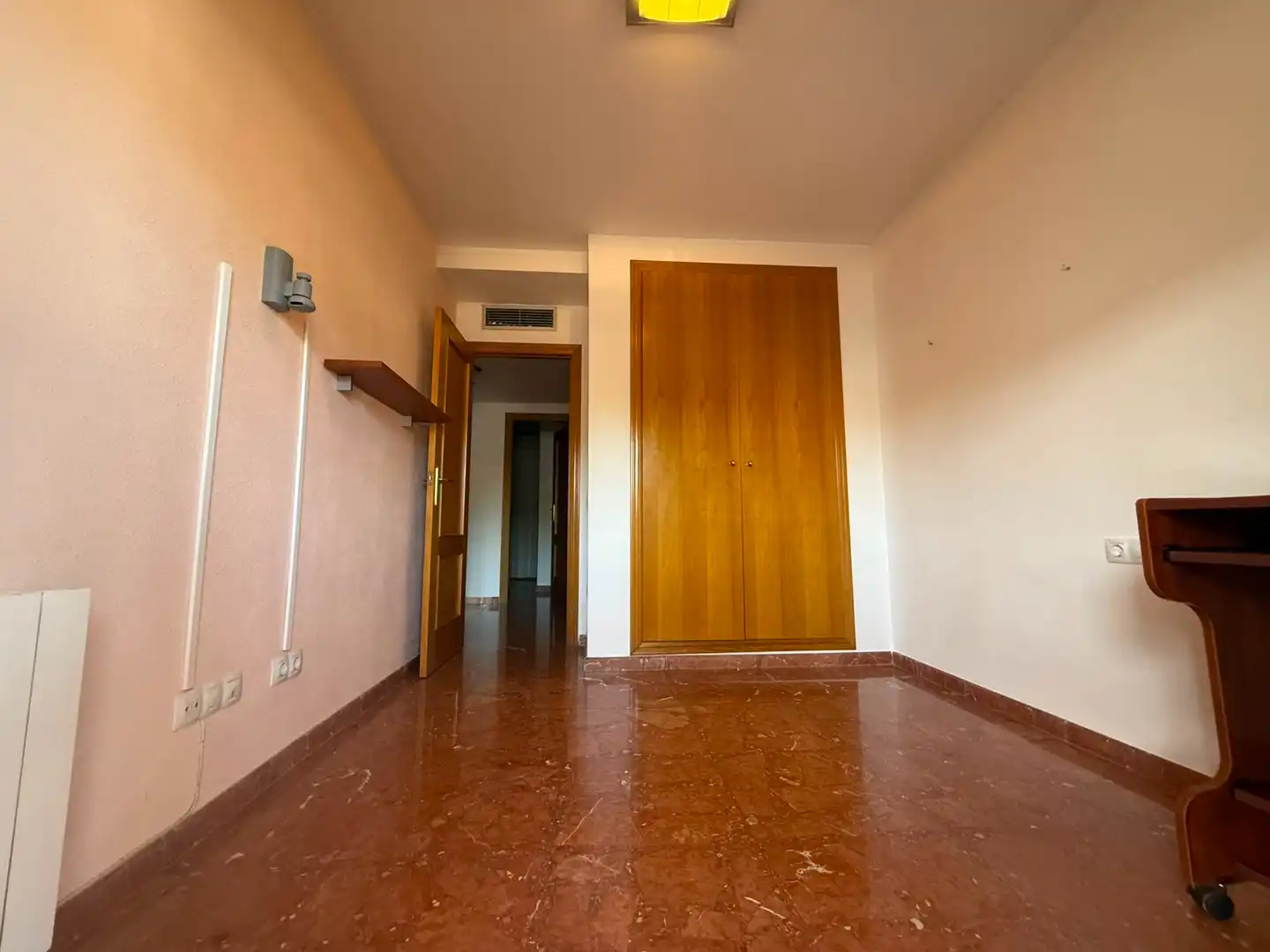 Dormitori de Casa o xalet en venda en La Pobla de Vallbona amb Aire condicionat, Calefacció i Jardí privat