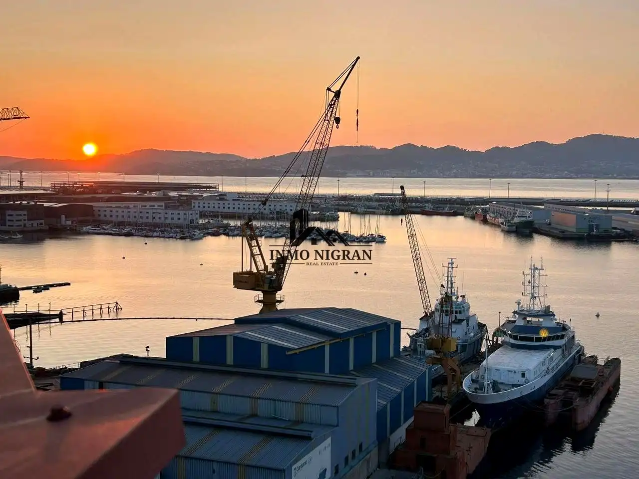 Vista exterior de Dúplex en venta en Vigo  con Calefacción y Terraza