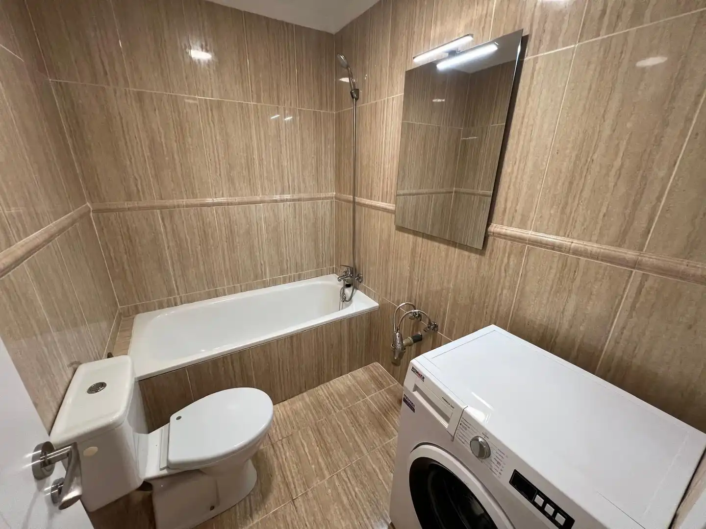 Bany de Apartament en venda en Benalmádena amb Terrassa i Piscina comunitària