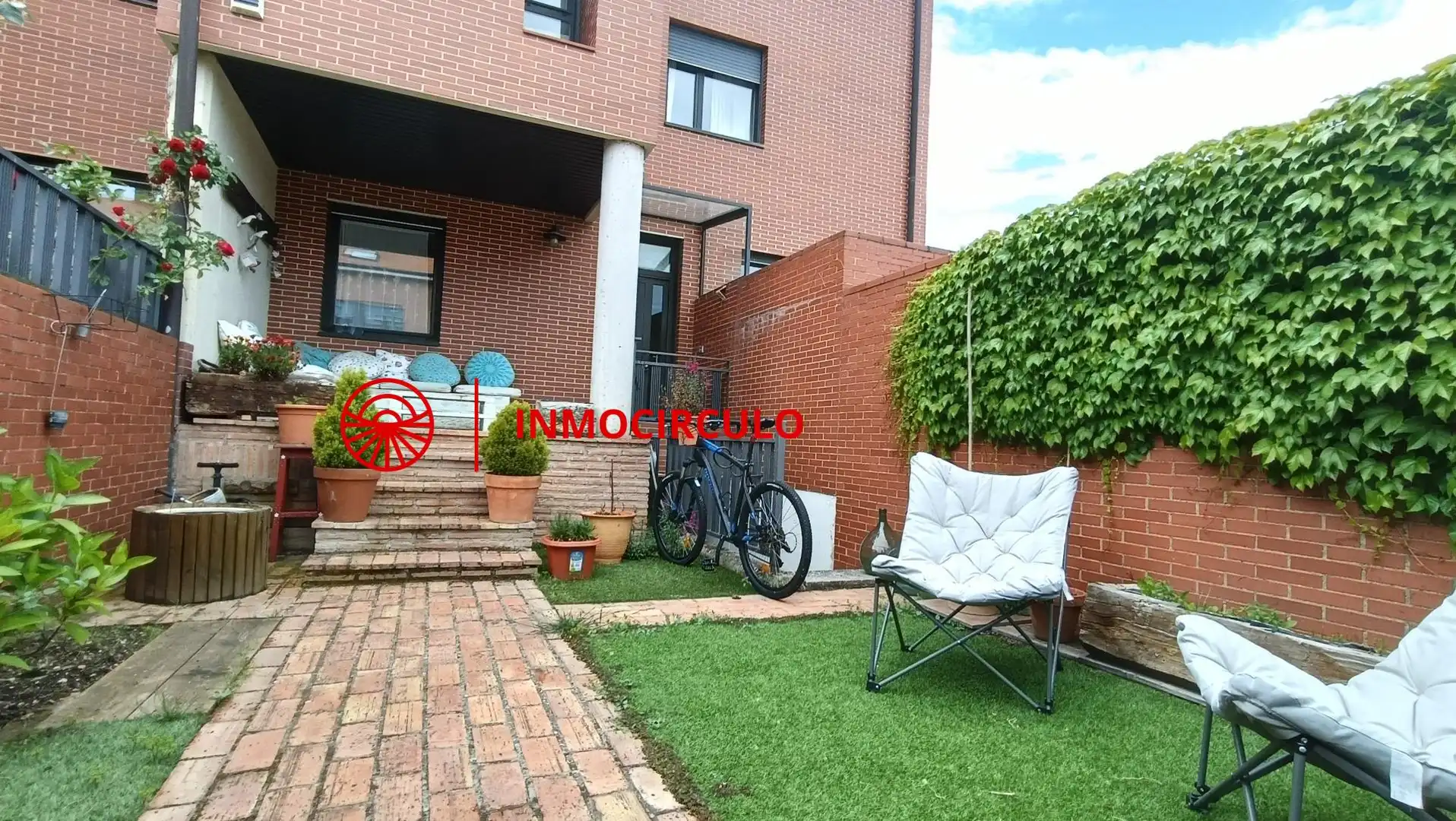 Jardín de Casa adosada en venta en Burgos Capital con Calefacción, Jardín privado y Terraza