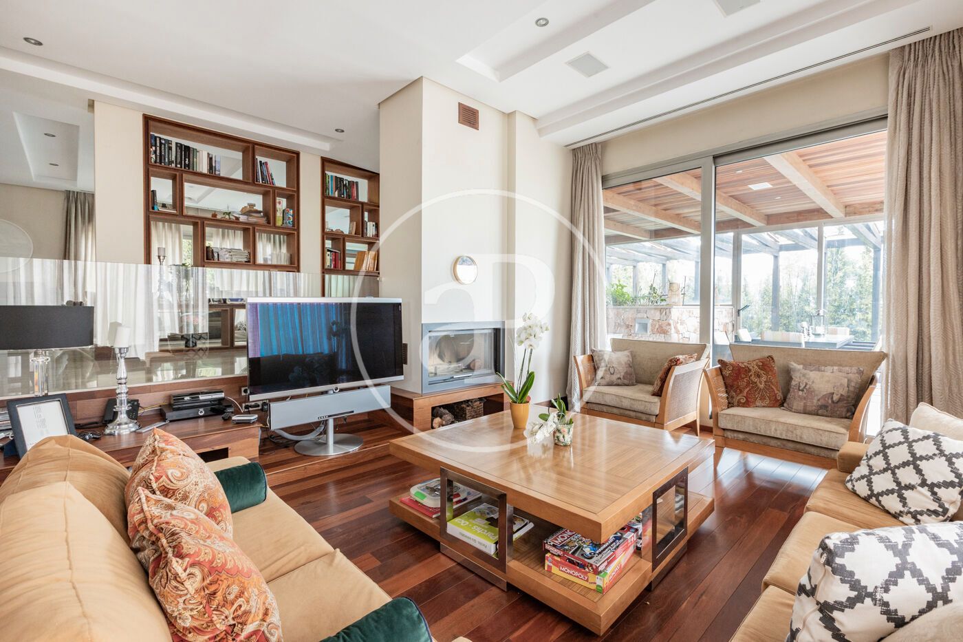 Sala d'estar de Casa o xalet en venda en  Madrid Capital amb Aire condicionat, Calefacció i Jardí privat