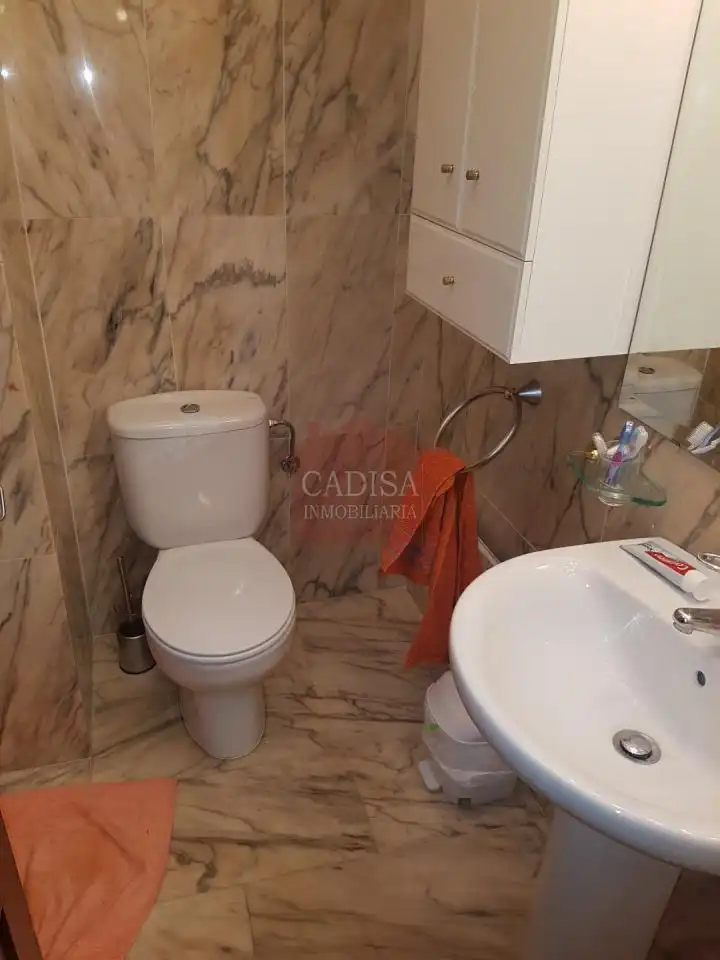 Badezimmer von Wohnung zur Miete in Salamanca mit Heizung, Parkett und Möbliert