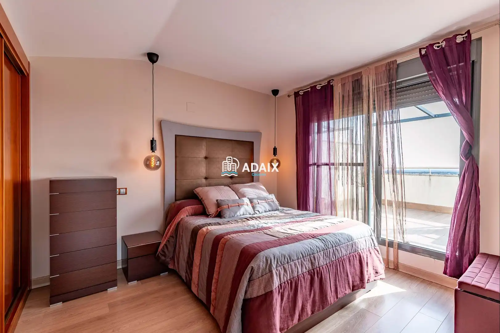 Schlafzimmer von Dachboden zum Verkauf in Cáceres mit Klimaanlage, Heizung und Terrasse