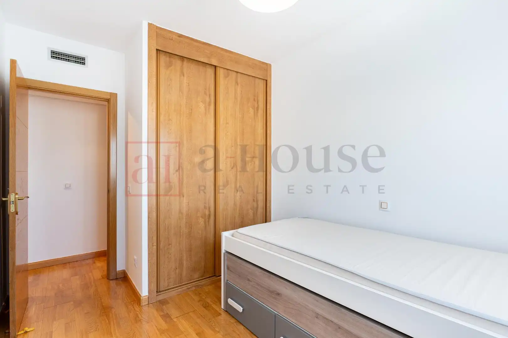 Schlafzimmer von Wohnung zum Verkauf in Madrid mit Klimaanlage, Heizung und Privatgarten