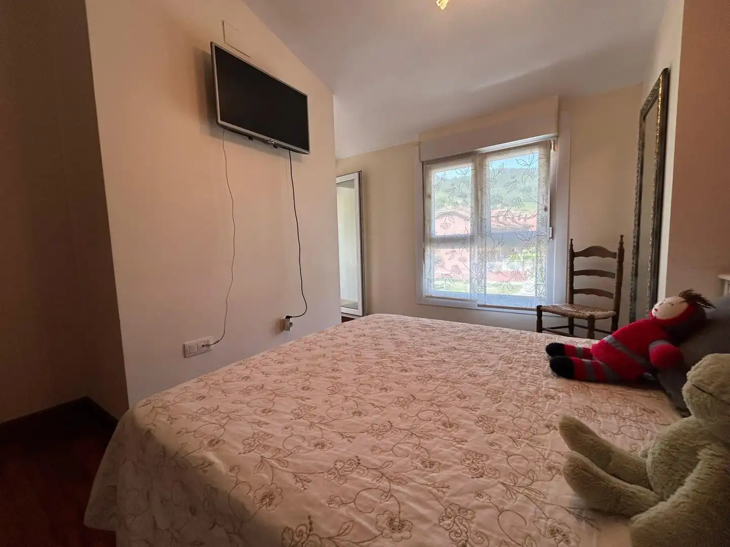 Habitación de Casa adosada en venta en Artziniega con Calefacción, Jardín privado y Terraza