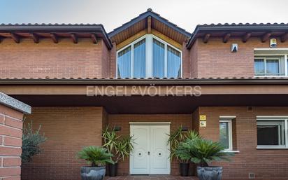 Exterior view of House or chalet for sale in Sant Cugat del Vallès  with Air Conditioner, Heating and Parquet flooring