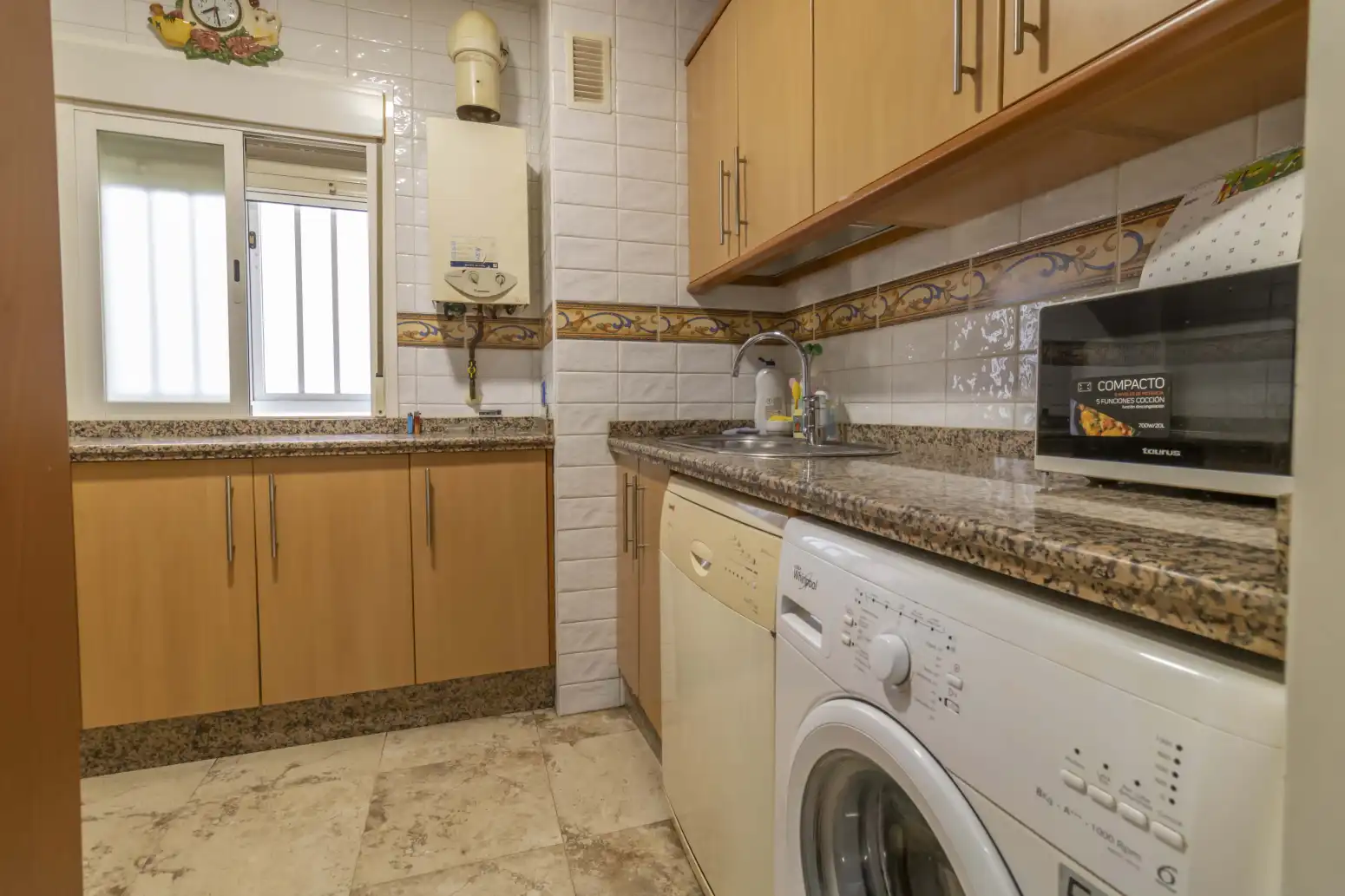 Cocina de Piso en venta en Sevilla con Aire acondicionado, Jardín privado y Piscina