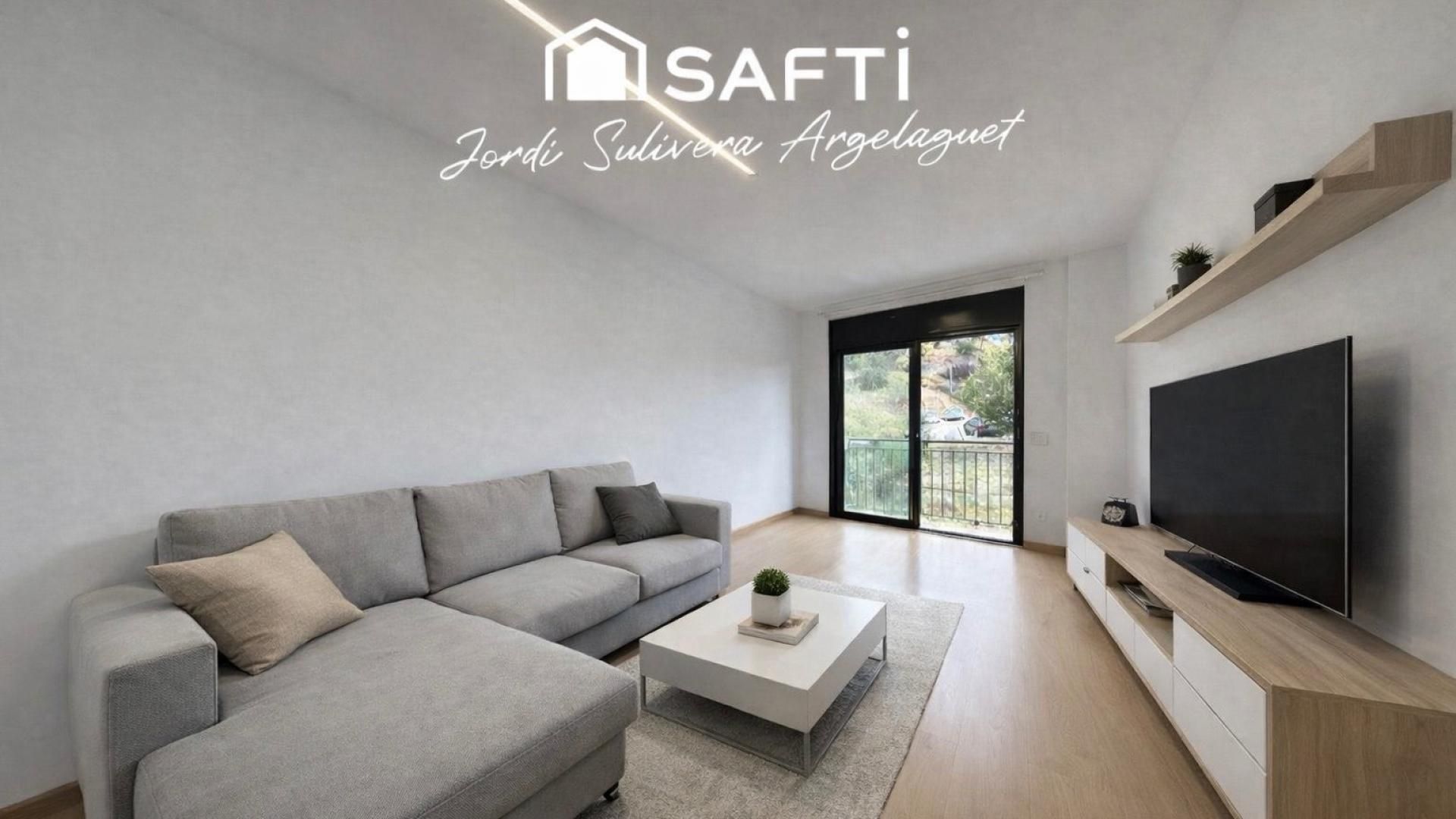 Vista exterior de Pis en venda en Palamós amb Balcó