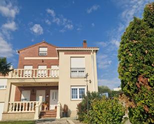 Vista exterior de Casa o xalet en venda en Villalobón amb Aire condicionat, Terrassa i Balcó