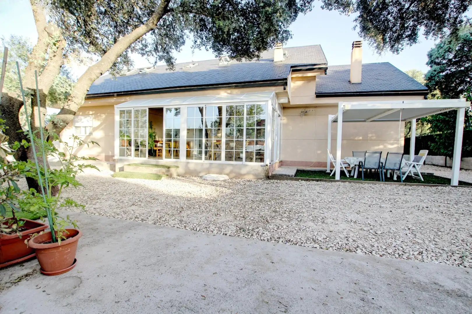 Vista exterior de Casa o xalet en venda en Nuevo Baztán amb Aire condicionat, Calefacció i Jardí privat