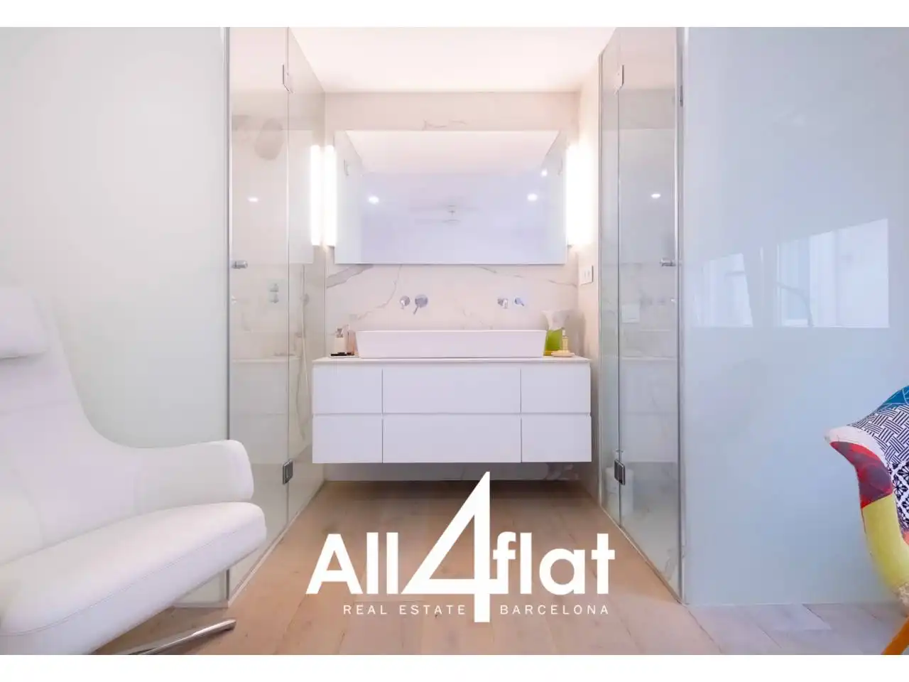 Bathroom of Attic for rent in Barcelona  with Air Conditioner, Heating and Parquet flooring