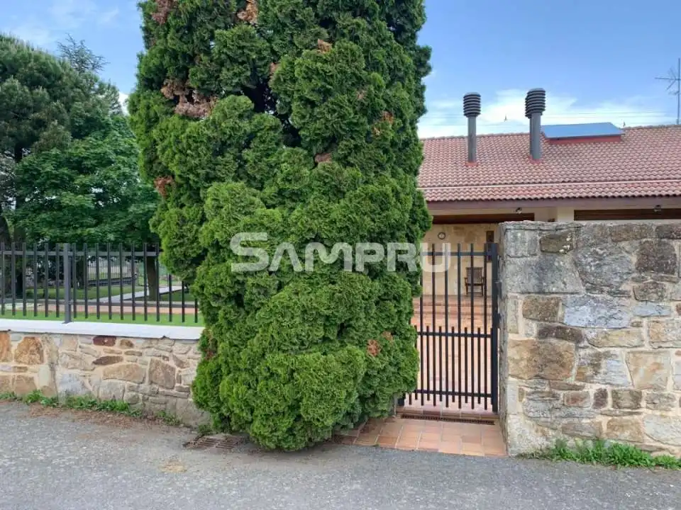 Wohnung zum Verkauf in Legutio mit Heizung, Privatgarten und Terrasse
